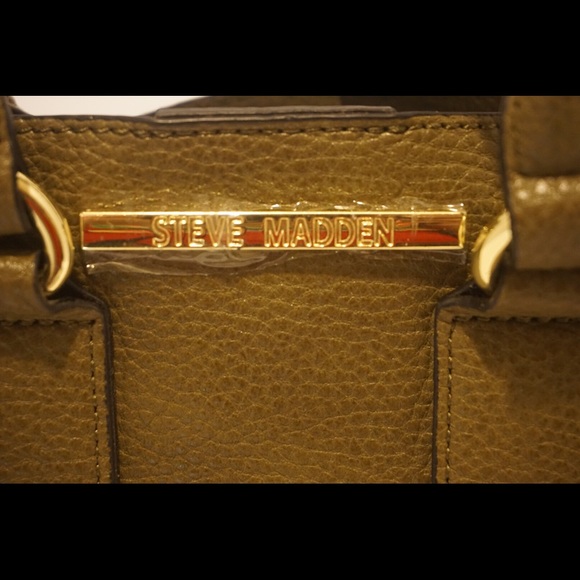 Small Faux Leather Steve Madden Purse - Picture 8 of 8